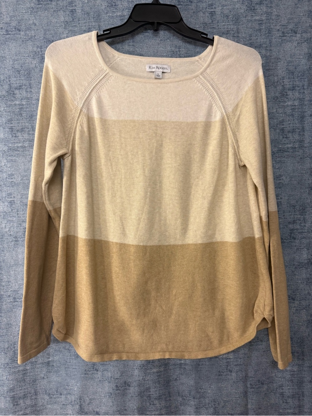 Women’s lightweight sweater. Size L